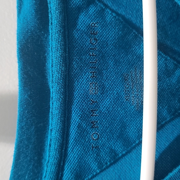 Mens Tommy Hilfiger v-neck tshirt - Picture 3 of 3